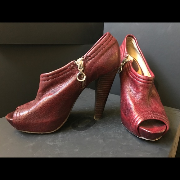 Frye Red Leather “Edie” Peep Toe High Heels with Gold Zipper Size 7 - Picture 2 of 9